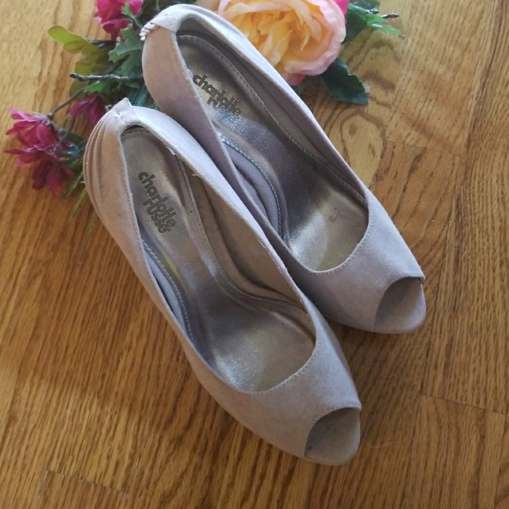 CHARLOTTE RUSSE PEEP TOE 8 PLATFORM HEELS